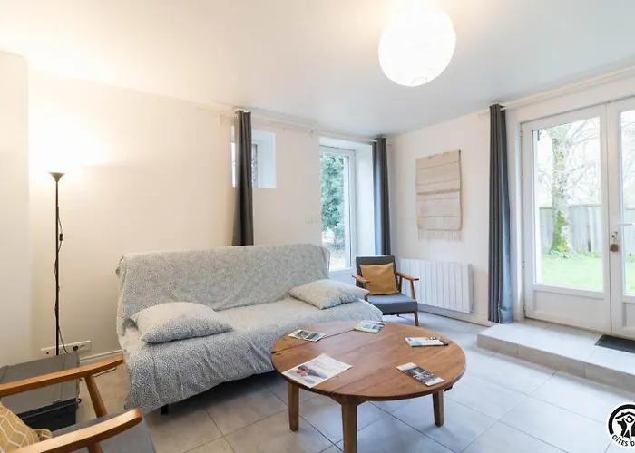 Дом отдыха Le Cerisier - Chateau Des Varennes