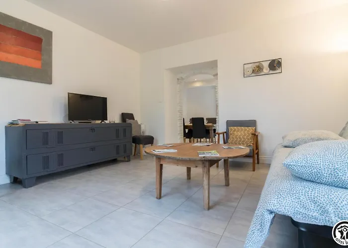 Дом отдыха Le Cerisier - Chateau Des Varennes *